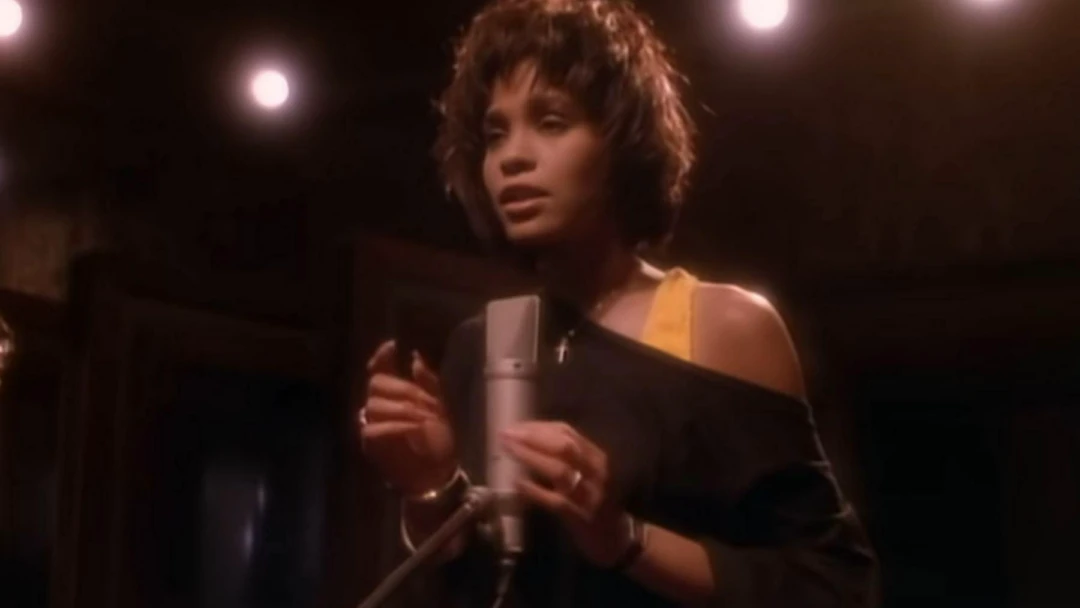 Передача Whitney Houston Saving All My Love for You