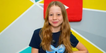4 серия. Настя с друзьями играют в гигантскую настольную игру