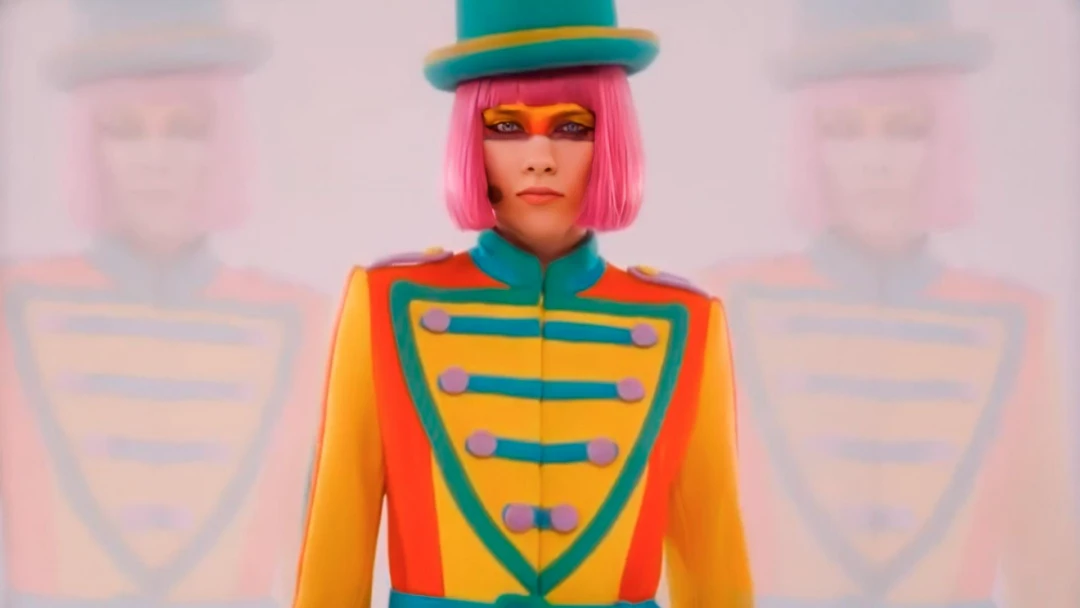 Передача Moschino Pre-Fall 2022 And Menswear Fall 2022