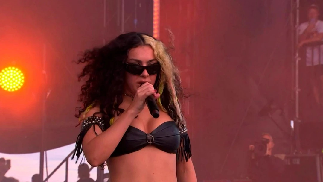 Передача Charli XCX - Reading and Leeds Festival 2022 United Kingdom
