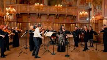 Антонио Вивальди. Арии из опер и скрипичные концерты. Оркестр Le concert de la loge. Дирижёр Жюльен Шовен (скрипка). Солистка Эмёке Барат (сопрано)