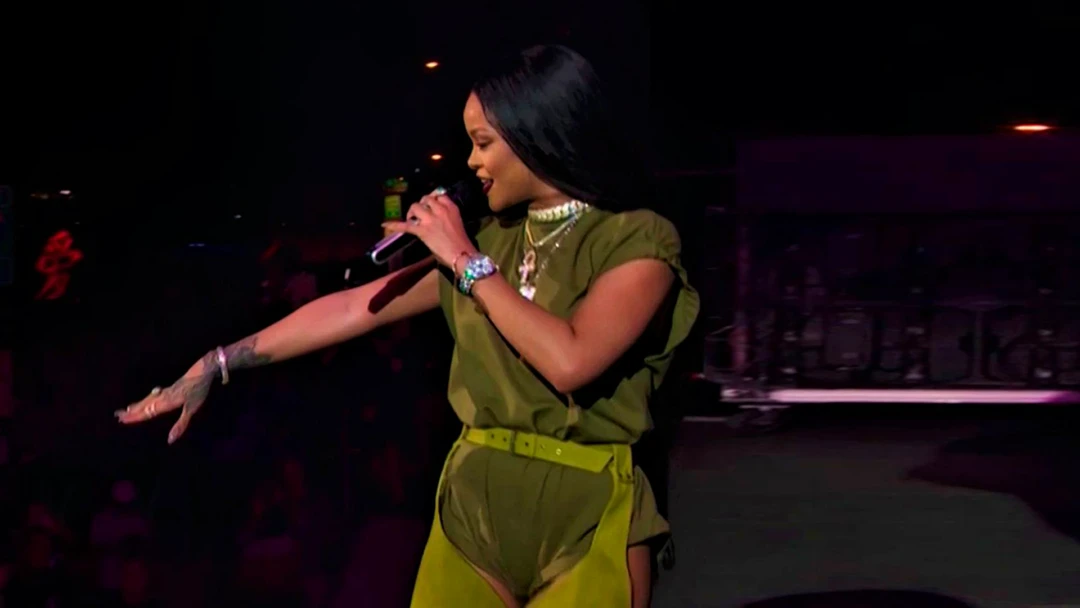 Передача Rihanna - Live at Made in America Benjamin Franklin Parkway, Philadelphia, Pennsylvania, USA