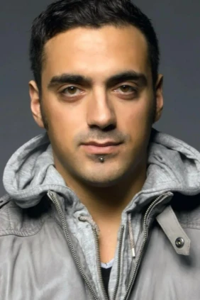 Ummet Ozcan. On the run