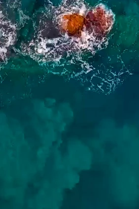 Скалы в море Черногория