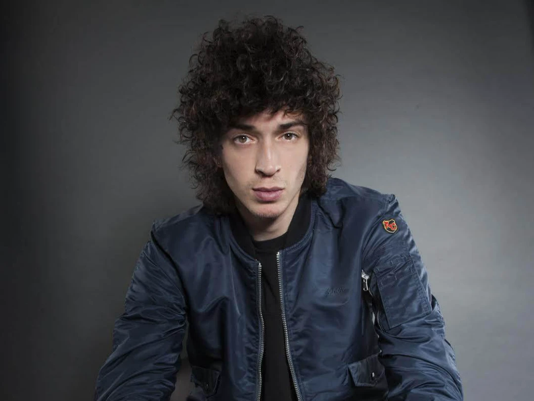 Передача Julian Perretta. On The Line