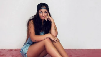 Elettra Lamborghini. Pem Pem
